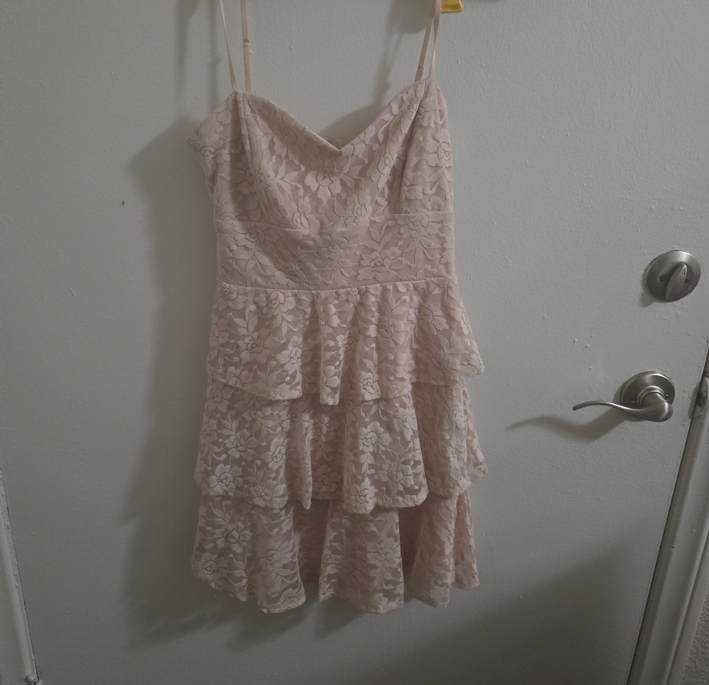 Sleeveless Lace Tiered Dress in Light Blush